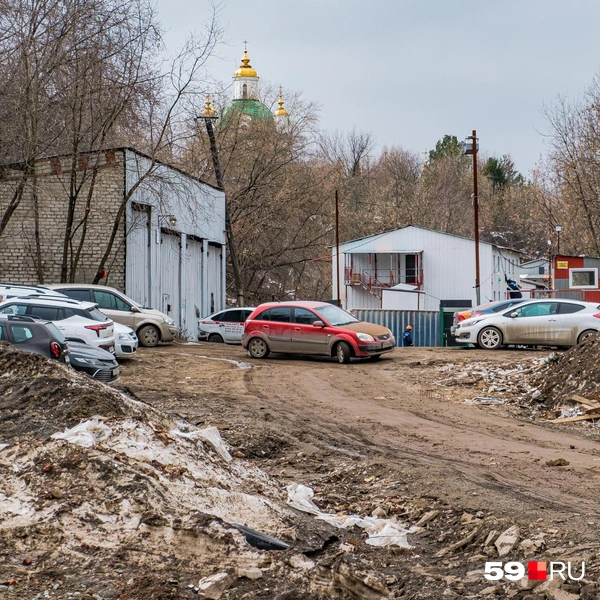 Единственное, что сохранилось внизу — автосервис | Источник: Тимофей Калмаков