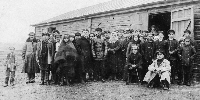 Открытие электрической станции в совхозе Рогачевка. Платонов — в центре | Источник: архивное фото, Воронеж. Общественное достояние / wikipedia.org