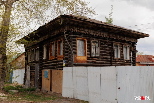 Щербакова, 9, пока закрыт. Небольшой домик пока находится в плачевном состоянии | Источник: Ирина Шарова