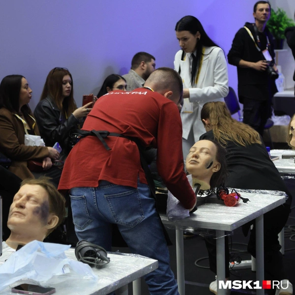 Демонстрация грима  | Источник: Дмитрий Толстошеев / MSK1.RU