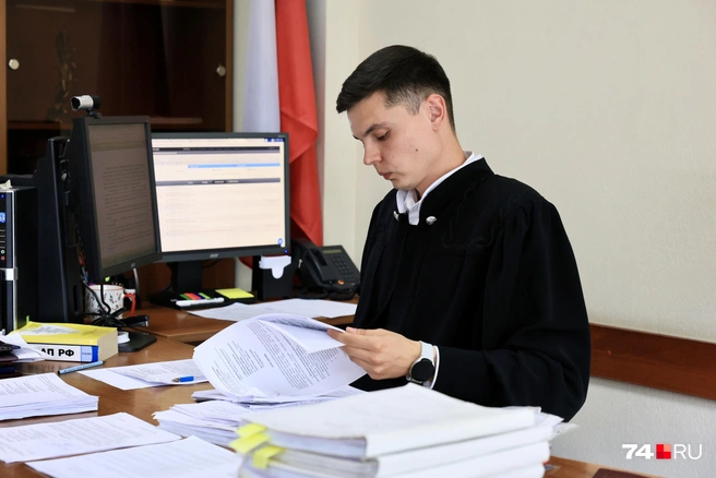 Рассмотрение дела продолжится в августе | Источник: Михаил Шиклин