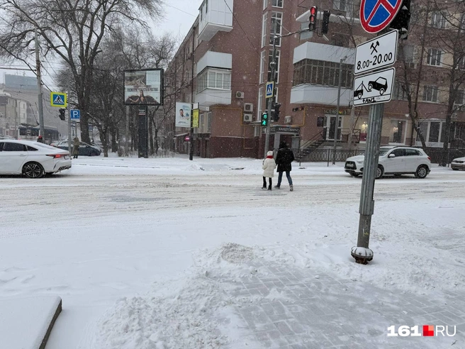 Из-за вчерашнего снегопада в Ростове начался транспортный коллапс | Источник: Ренат Дайнутдинов / 161.RU