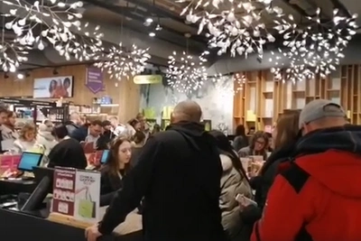 Толпы в «Золотом Яблоке»: от духоты теряют сознание