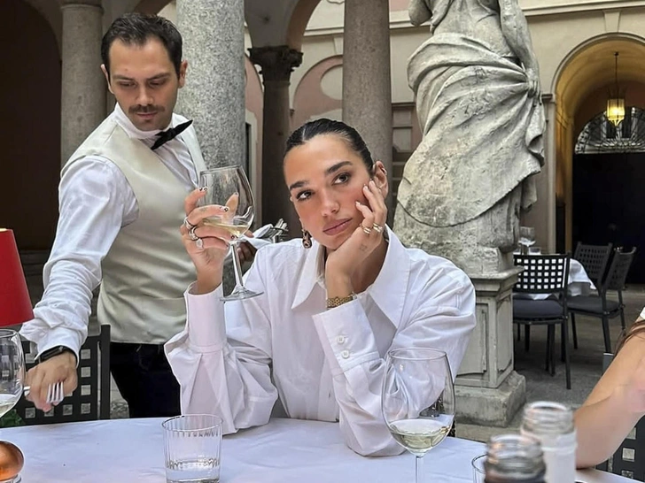 Помолвочные кольца теперь широкие и удобны в носке: 20 вариантов — от бюджетных до люксовых | marieclaire.ru