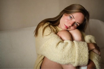 «Не могу избавиться от роли жертвы. Постоянно вызываю жалость у собеседников»