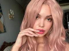 «Не нравишься мужику — меняй»: подруга покончившей с собой модели Playboy удивила признанием