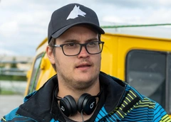 Александр Домогаров-младший на премьере «Она такая классная»: «Эта работа спасла меня после смерти мамы»