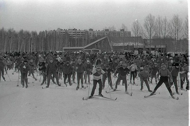 Спортивный праздник на лыжной базе «Вторчермета» в 1985 году | Источник: ГИМЮУ