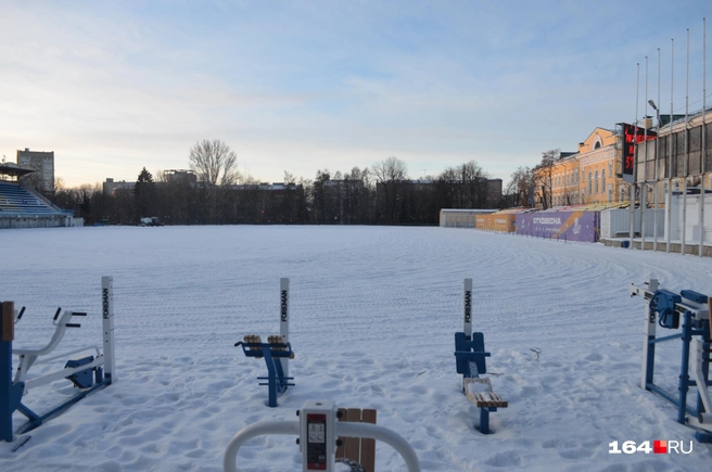 Стадион «Динамо» пока не залили. Когда ударят морозы, тут будет каток | Источник: Сергей Петунин / 164.RU