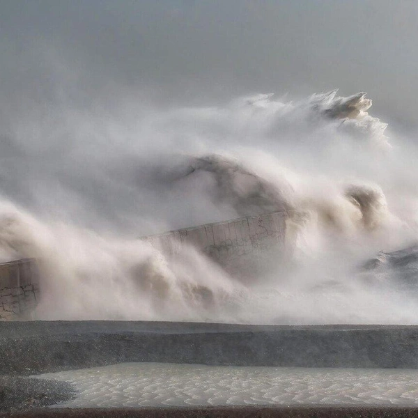 Шторм в Истборне, Великобритания | Источник: Jadwiga Piasecka / Standard Chartered Weather Photographer of the Year 2025