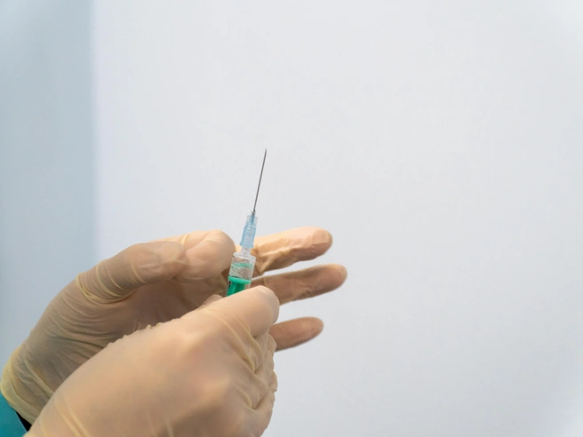 Экстренную вакцинацию против гепатита А проводят в течение пяти дней с момента обнаружения случая. | Источник: Инфографика