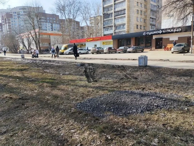 Воронку оперативно засыпали для предотвращения возможных несчастных случаев | Источник: читатель E1.RU