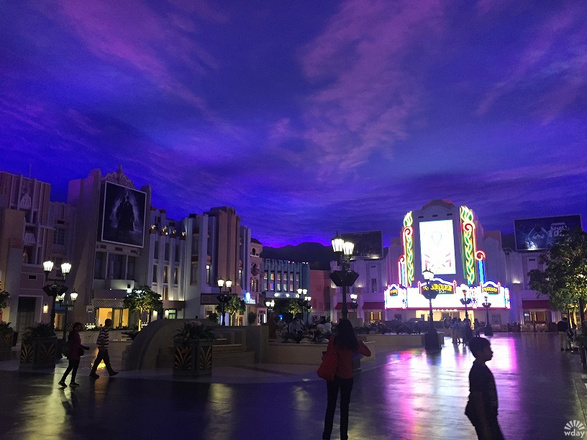 Парк Warner Bros. World Abu Dhabi на острове Яс