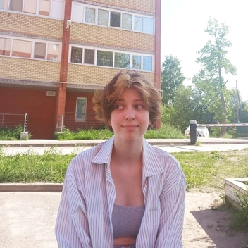 На этом фото Елене 17 лет | Источник: Елена Балакирева / Vk.com