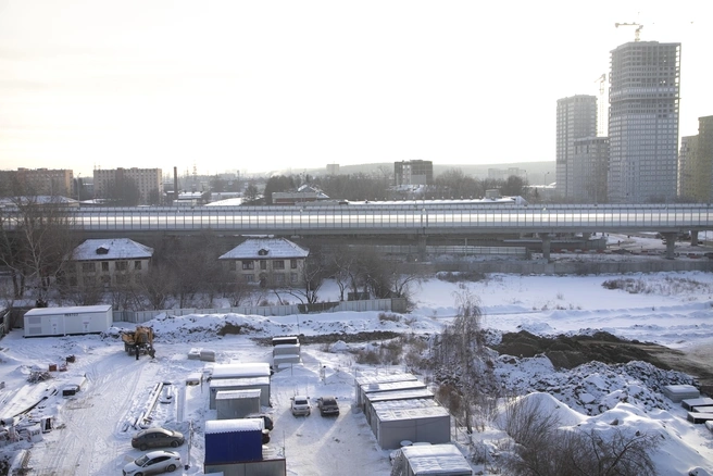 Здесь на месте строительного городка организуют наземный паркинг для жителей новостройки | Источник: Юлия Ефимова