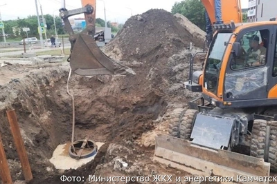 Подготовка к прокладке коллектора под дорогой в Петропавловске