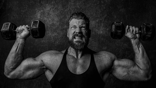 Marvel взял на одну из ролей в «Черной вдове» самого высокого в мире бодибилдера (фото)