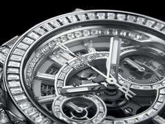 Драгоценное время: Hublot представил новые модели ювелирных часов