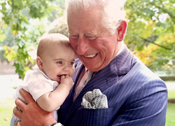 Самые трогательные фотографии королевских бабушек и дедушек с внуками