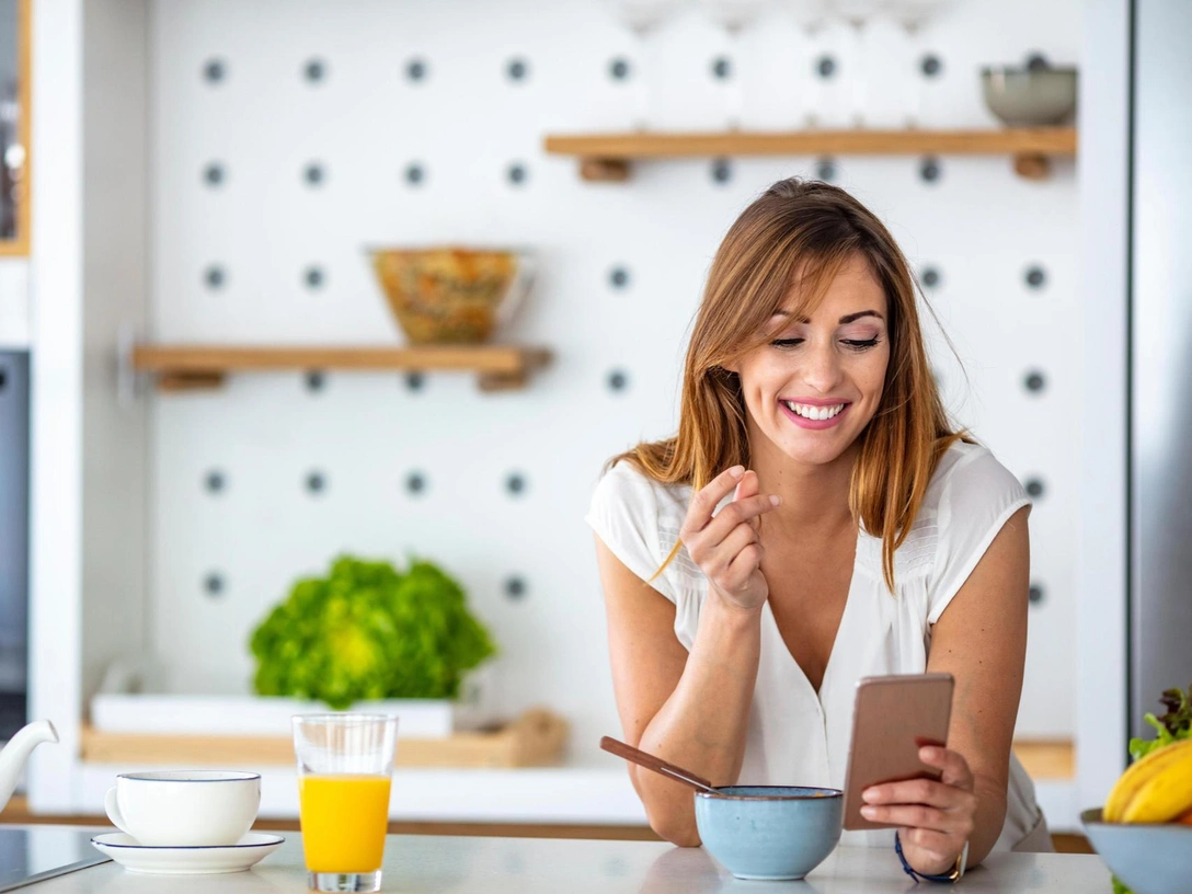 Он будет на крючке: 15 вопросов, которые можно задать своему возлюбленному по переписке | marieclaire.ru