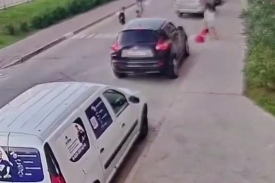 В Новосибирске самокатчик сбил 5-летнего мальчика