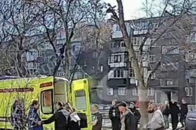 В Челябинске женщина выпала из окна и погибла