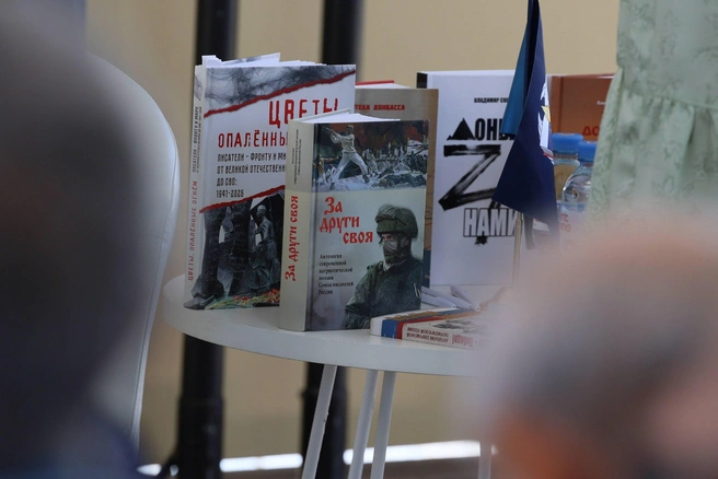 В павильонах можно увидеть стенды на разные тематики | Источник: Артём Устюжанин / MSK1.RU