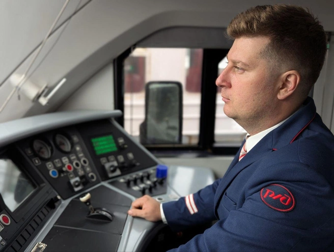 Работа машиниста требует сосредоточенности | Источник: пресс-служба ЗСЖД