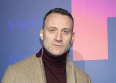 Белый: «Да, я уехал и ушел из МХТ. Скрипя зубами, доиграл в театре, и вырвал его из себя с кровью»