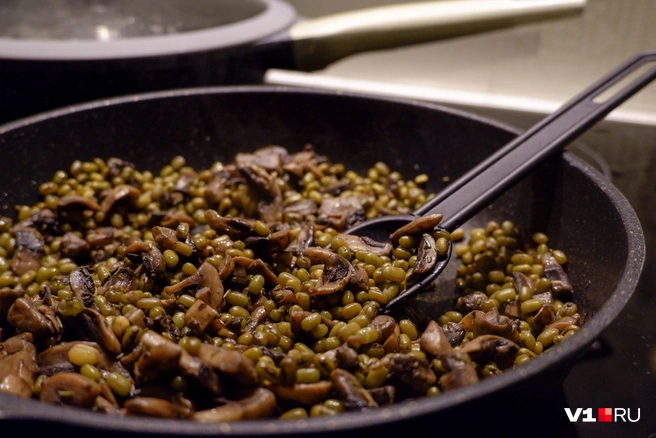 Грибы лучше всего употреблять в качестве гарнира | Источник: Дарья Селенская / Городские медиа