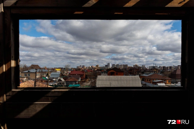 Такой вид открывается с чердака | Источник: Ирина Шарова / 72.RU