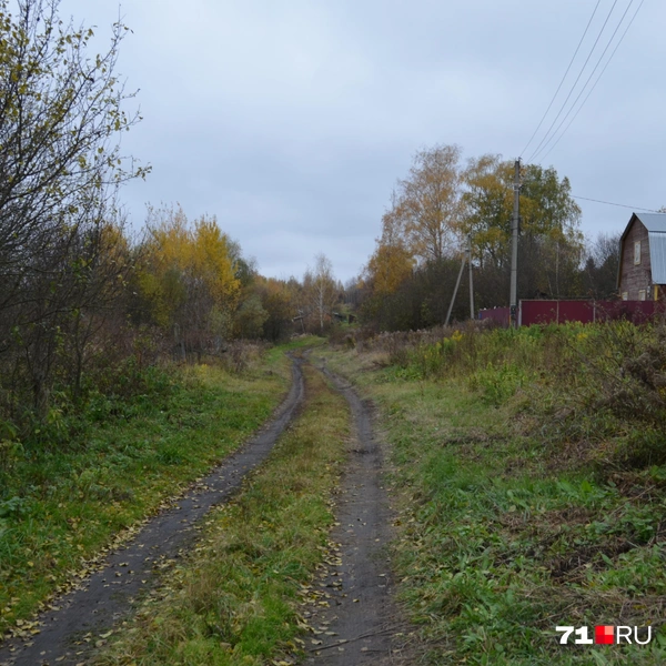 При этом видно, что люди здесь живут и стараются поддерживать быт | Источник: Максим Улитов / 71.RU