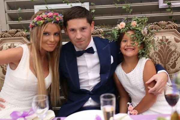 Дана Борисова с мужем и дочерью