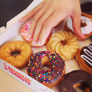 Зачем кафе с пончиками Dunkin Donuts выпустили кроссовки?