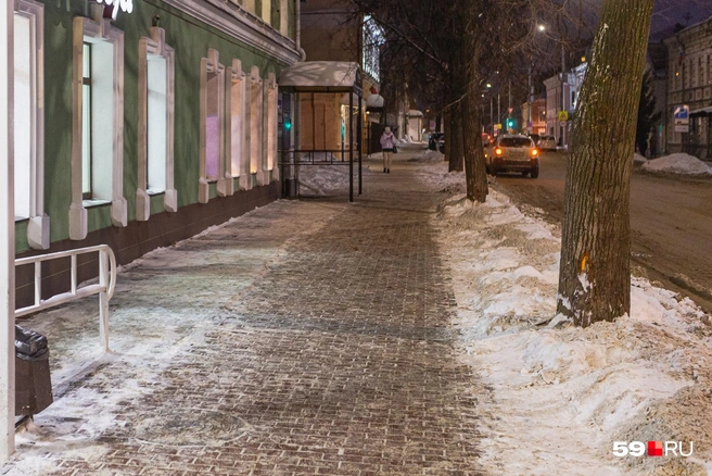 На улице Пермской тротуар хорош — но не так, как на Кислотных Дачах | Источник: Тимофей Калмаков