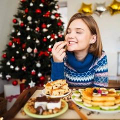 Никаких диет! Ошибки, из-за которых мы толстеем в Новый год