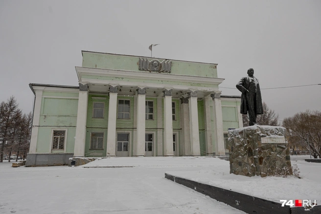 Зеленый Дворец культуры находится на шоссе Металлургов, 70б | Источник: Наталья Лапцевич / 74.RU