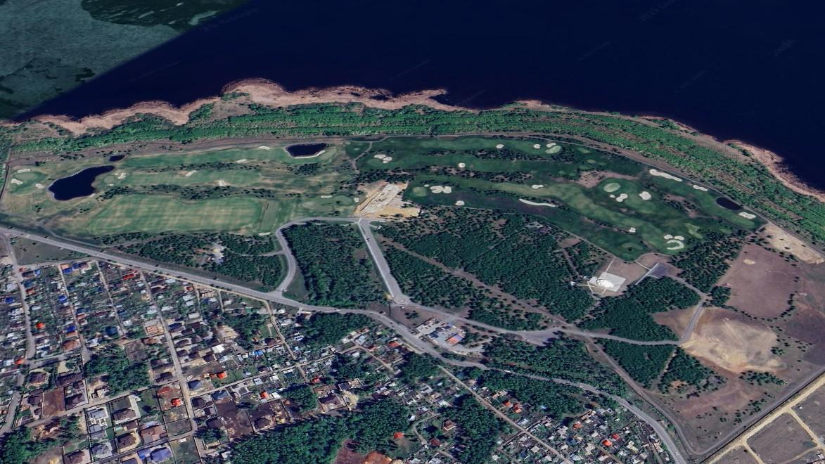 Гольф-клуб в 2018-м и 2025-м | Источник: Google Earth