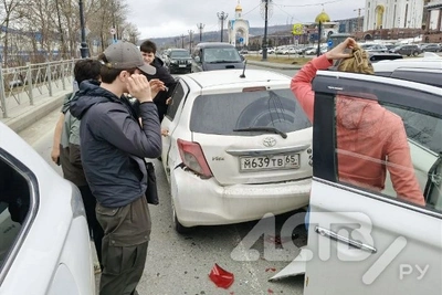 «Мчался юзом»: автомобилист устроил массовое ДТП в Южно-Сахалинске