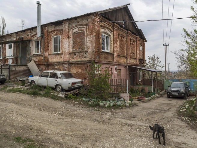 Экскурсионные группы редко посещают эти памятники архитектуры. | Источник: Константин Завриков / V1.RU