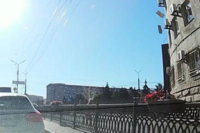 Плиты облицовки рухнули со здания Арбитражного суда Челябинска