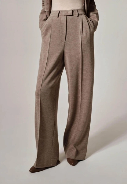 Идеальная база — брюки на осень-зиму 2025/26: лучшие модели у российских брендов Идеальная база — брюки на осень-зиму 2025/26: лучшие модели у российских брендов