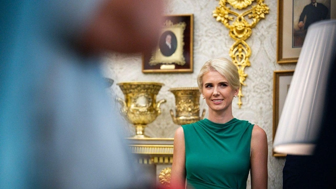 Трамп не комментировал ситуацию с Харп, а Каролин Ливитт отзывалась о ней с похвалой. | Источник: MEGA