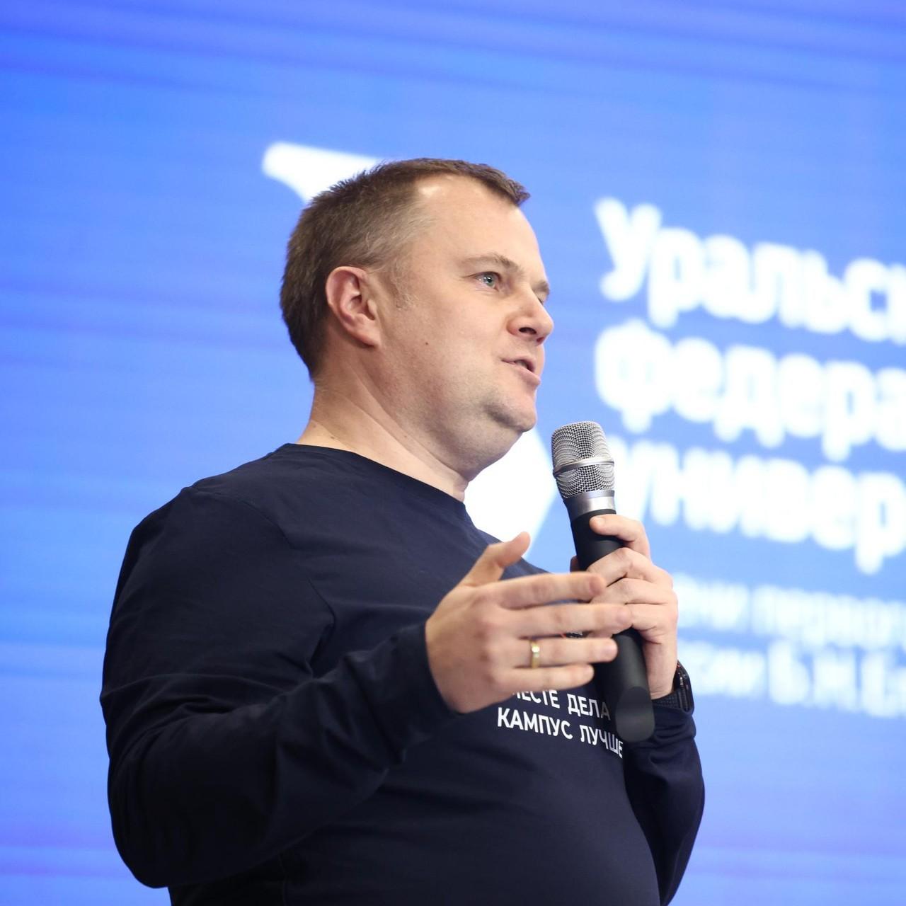 <p>Александр Иванов</p>