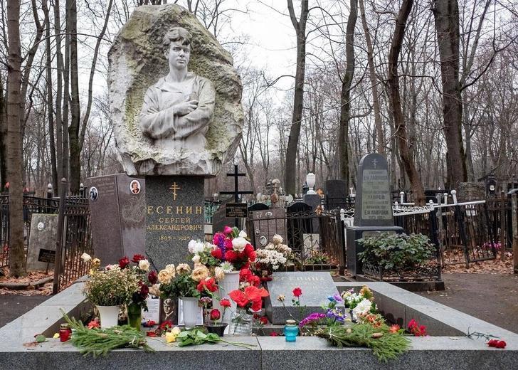 В 1955-м умерла мать Есенина, и ее похоронили рядом с сыном