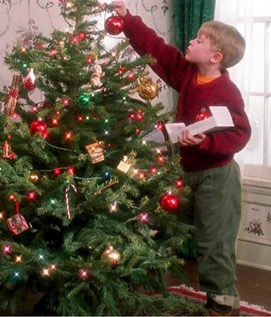 Нумерологи рассказали, в какие дни не стоит ставить елку