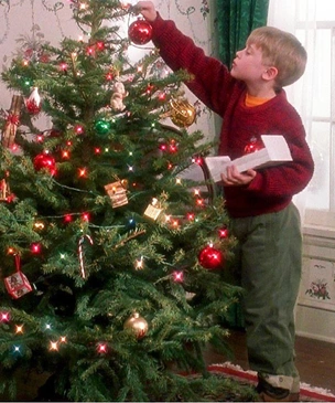 Нумерологи рассказали, в какие дни не стоит ставить елку