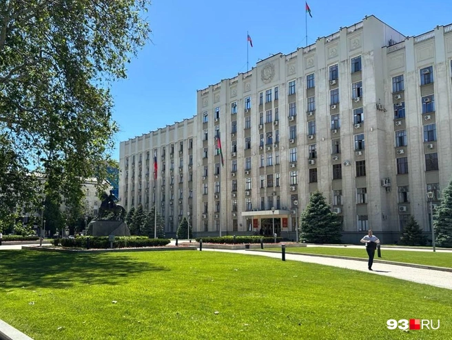 В здании администрации Краснодарского края сегодня неспокойно | Источник: Алина Лустина / 93.RU