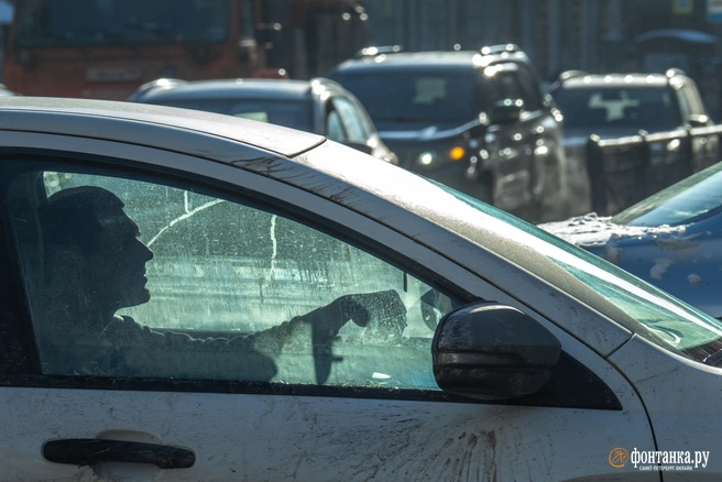 Ограничения касаются проезжей части в Октябрьском районе | Источник: Михаил Огнев / FONTANKA.RU