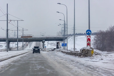 Reversible traffic on highway near Yekaterinburg on January 21